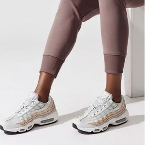 nike air max 95 silver beige
